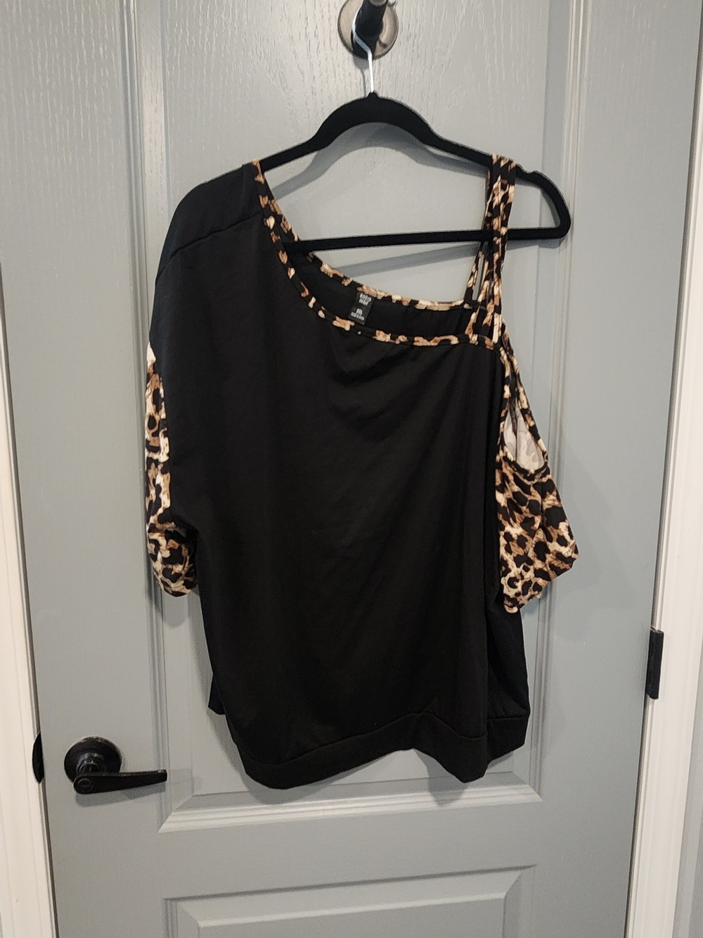 SHEIN Black One-Shoulder with Leopard Trim